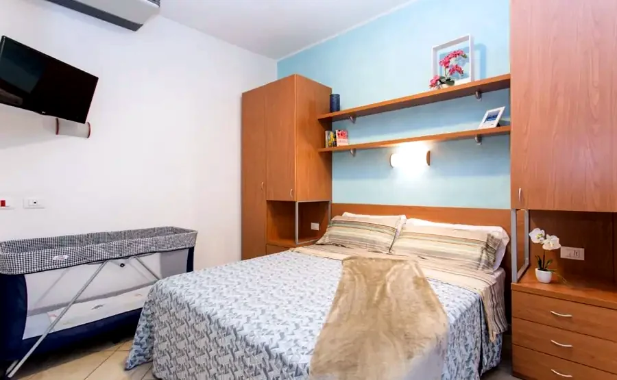 Seconda camera del trilocale Residence Veliero