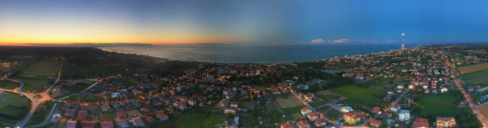 Veduta aerea al tramonto di San Mauro Mare e della costa romagnola